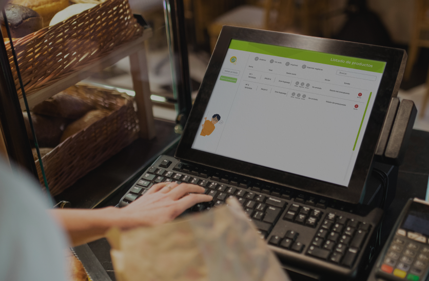 Panadería trabajando con el TPV de Sigpyme